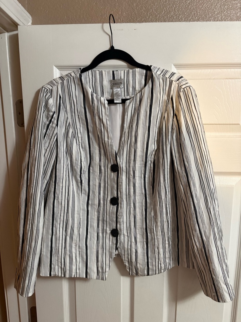 Chicos jacket cropped button down white silver sparkle shimmer blazer size 2 (L)